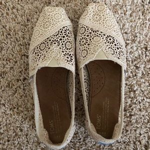NWOT White Lace TOMS